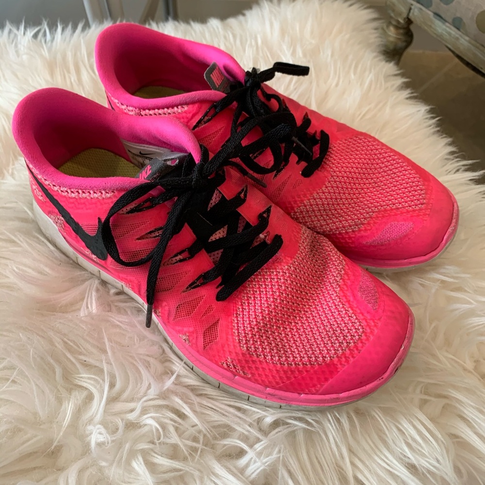 Niki tennis shoes